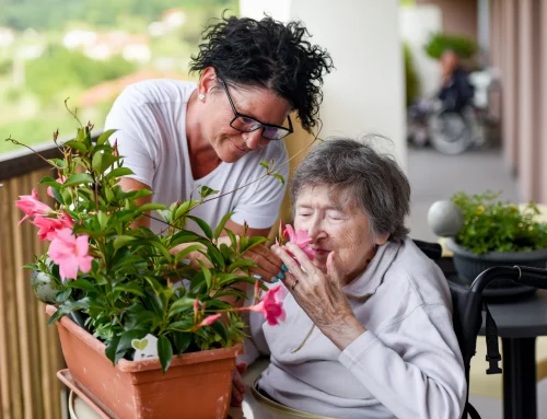 Residential Assisted Living vs Large Senior Living Communities: Which Is Right for Your Loved One?